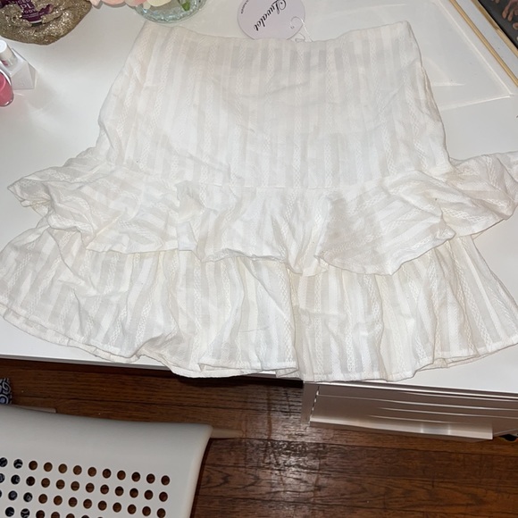 Princess Polly Dresses & Skirts - NWT Princess Polly Ruffled White Mini skirt